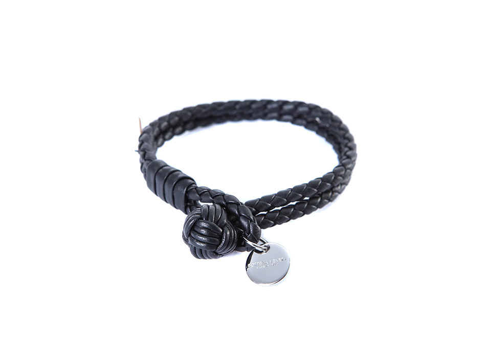 ����� ����