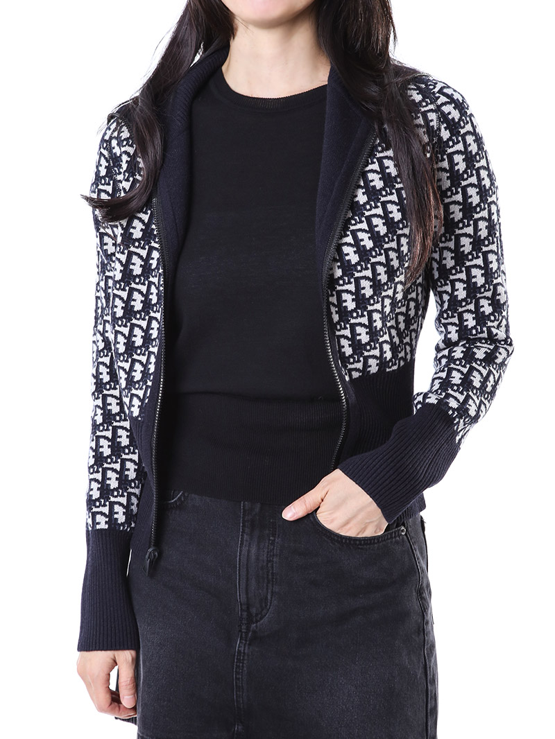 ���� ���