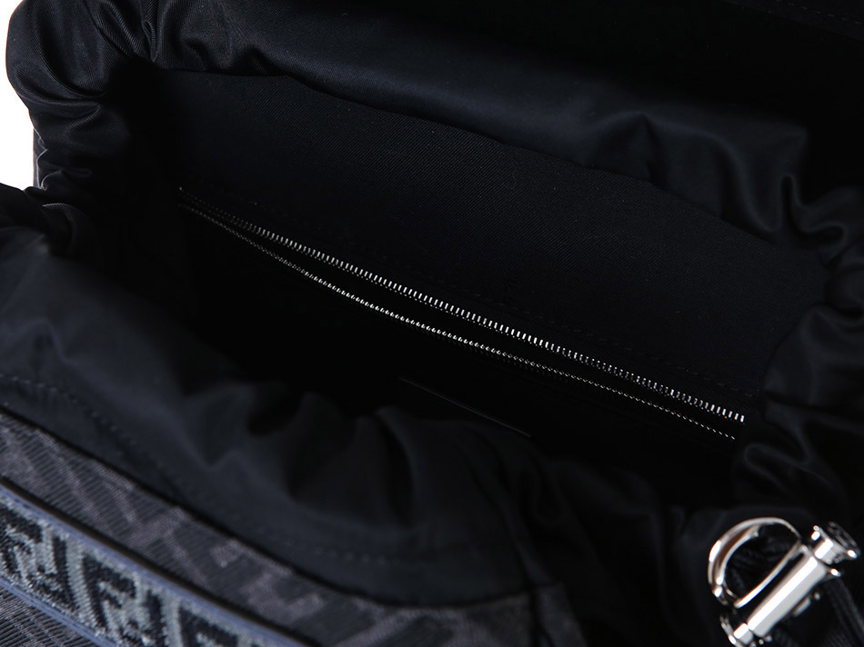 ����� ����