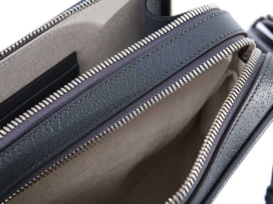 ����� ����